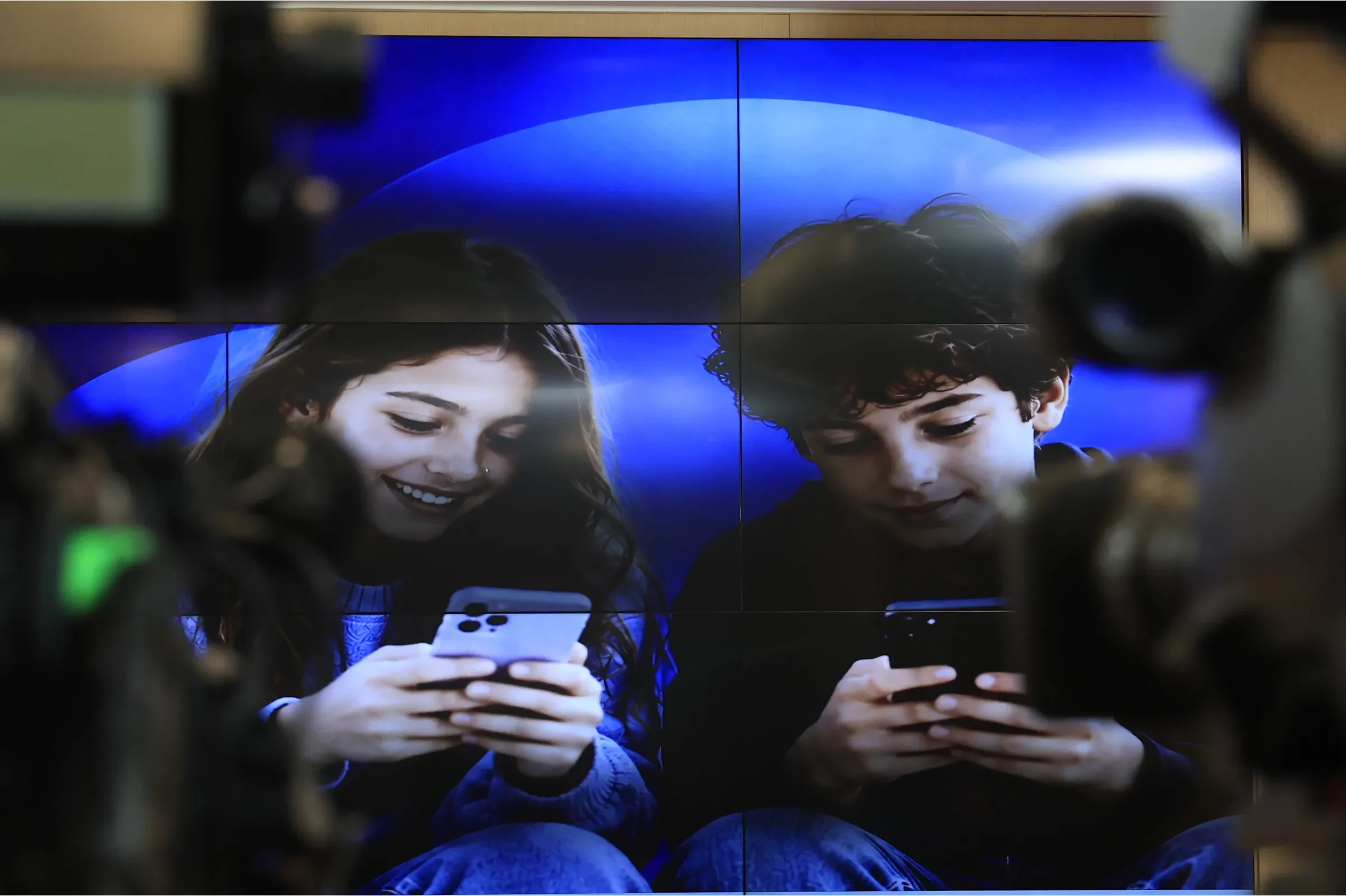 Social media και ανήλικοι: Τι αλλάζει από την 1η Ιανουαρίου για παιδιά κάτω των 15 ετών – 28 ερωταπαντήσεις